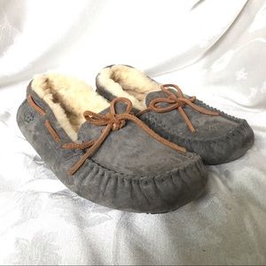 Women’s Gray Ugg Slippers Size 9